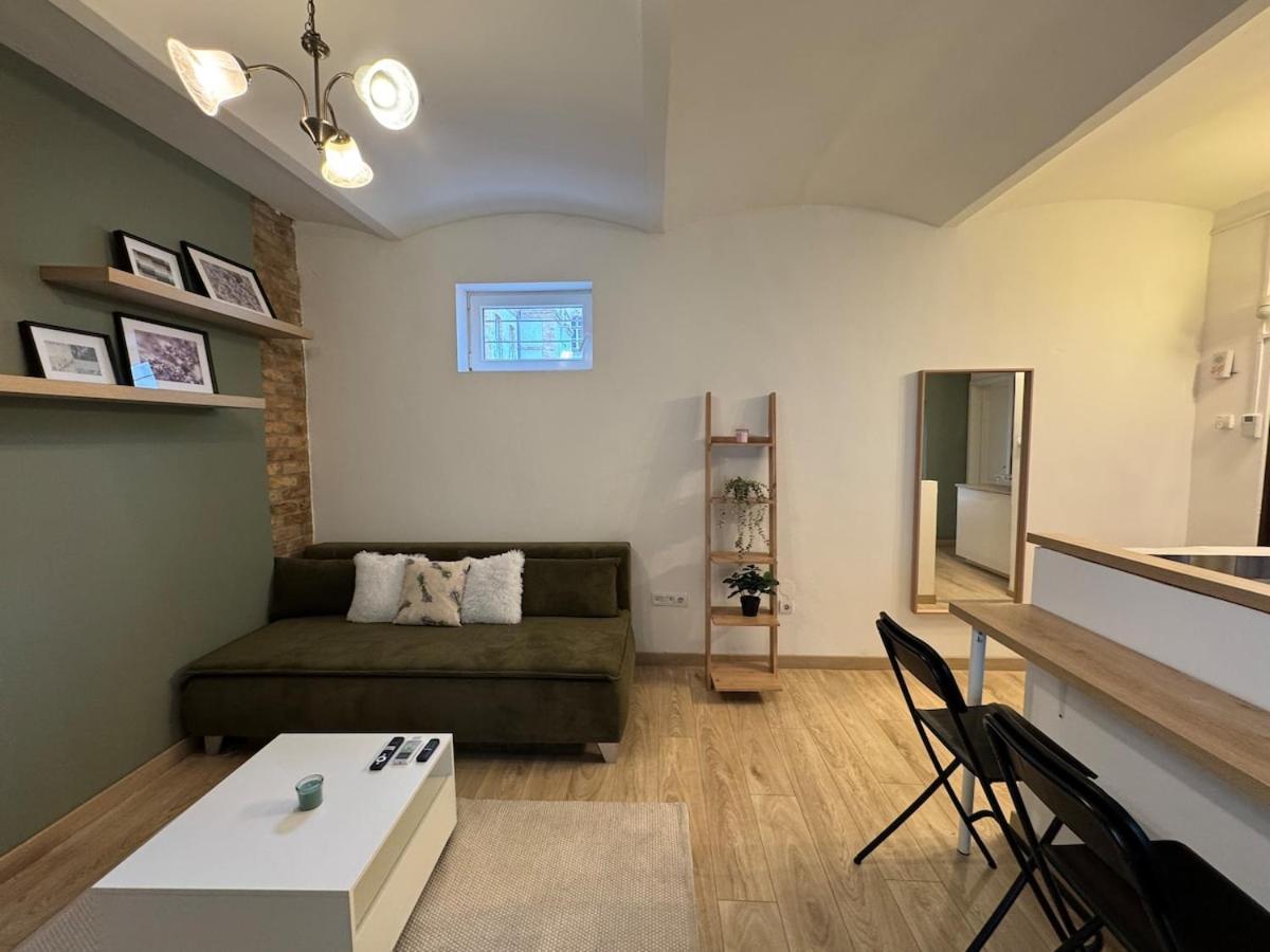 V17 Duplex At Westend Mall Apartmán