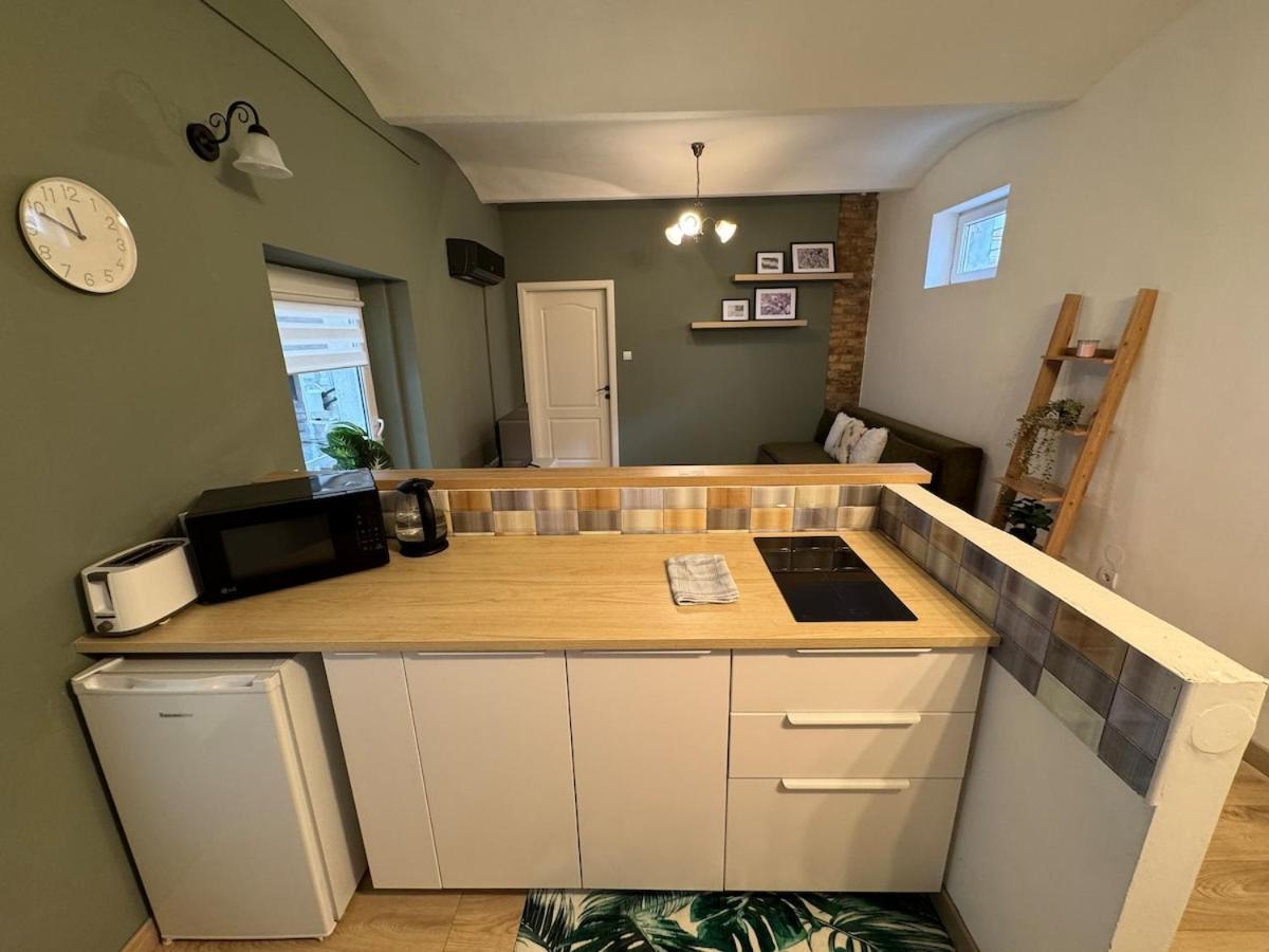 V17 Duplex At Westend Mall *