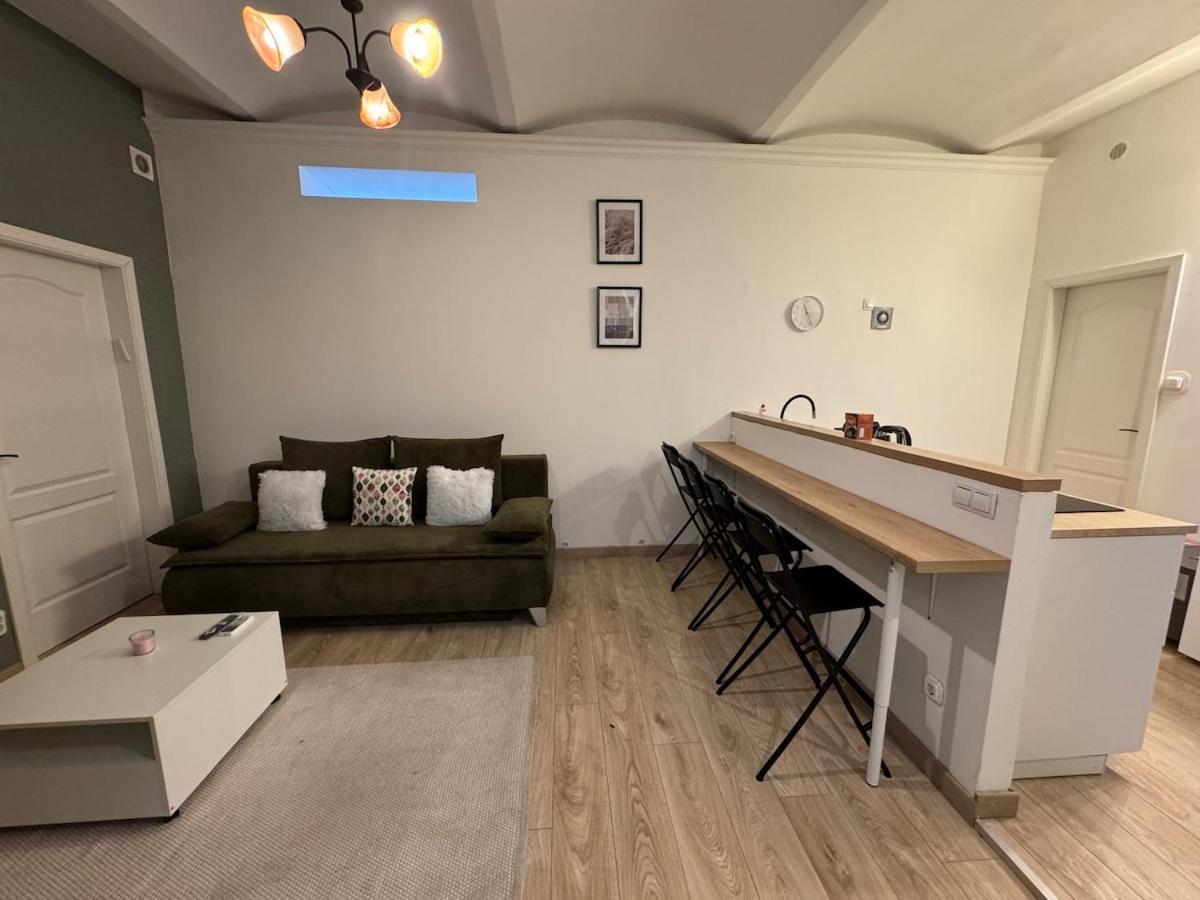 V17 Duplex At Westend Mall Apartmán *
