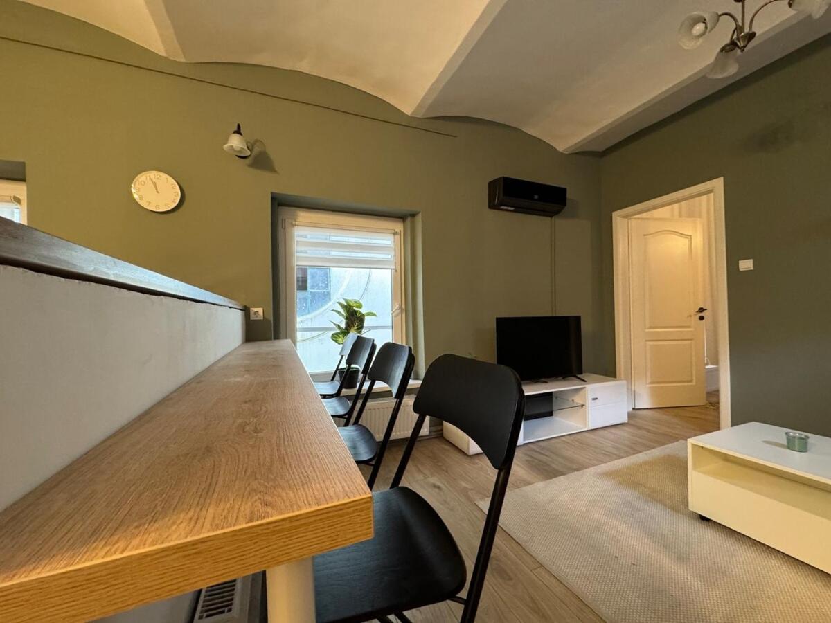 V17 Duplex At Westend Mall Apartmán