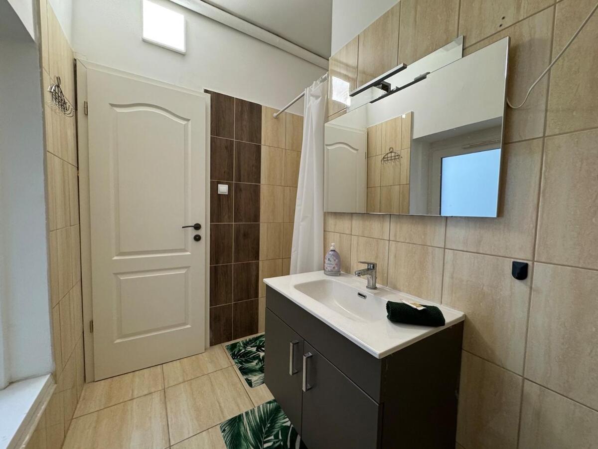 V17 Duplex At Westend Mall Apartmán *
